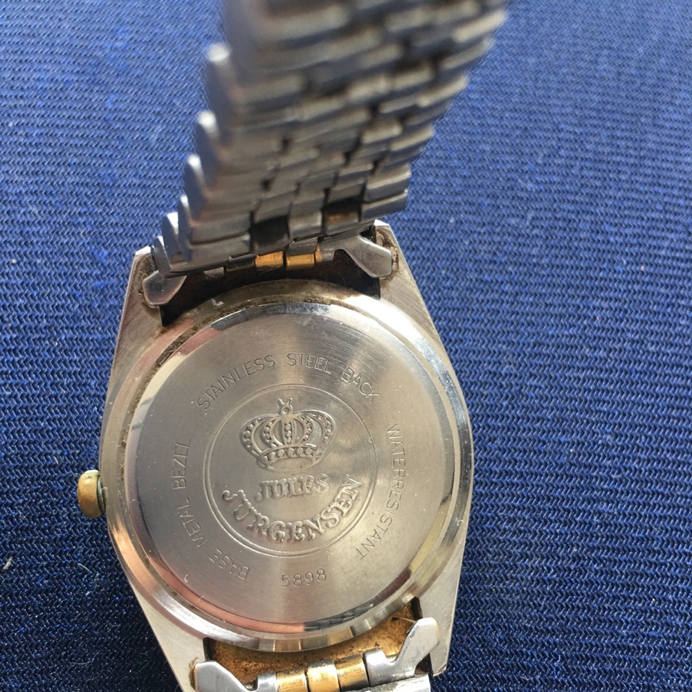 Two-Tone Men’s Quartz Dress Watch - Gold & Silver - Picture 7 of 7